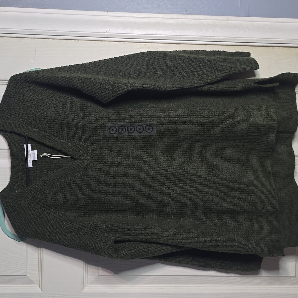 Natural Reflections Olive V-Neck Sweater Size Medium